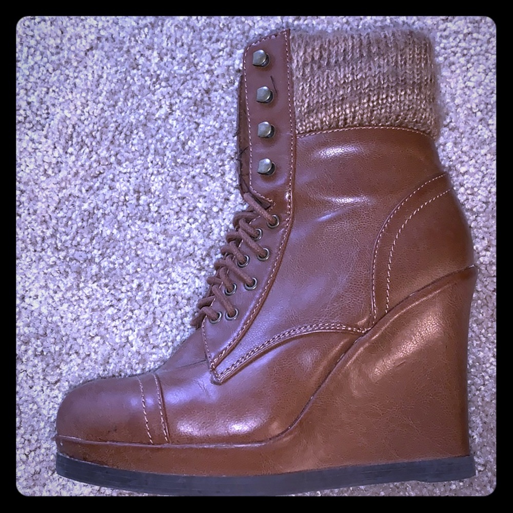 Heeled boots. Size 8